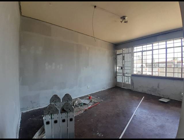 1 BEDROOM FLAT FOR SALE IN VEREENIGING CENTRAL